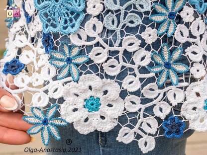 Lace blouse with blue motifs