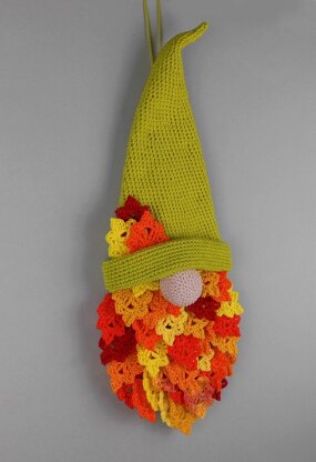 Autumn Gnome for doors & walls - simple from scraps of yarn