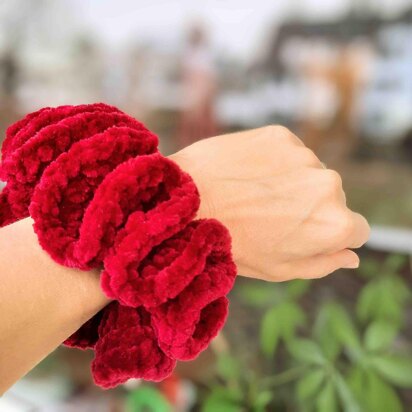 Luxurious Velvet Scrunchie Crochet Pattern