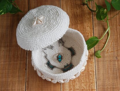 Crochet Cowrie Box