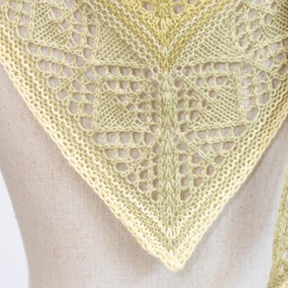Diamond Fade Shawlette - knitting pattern