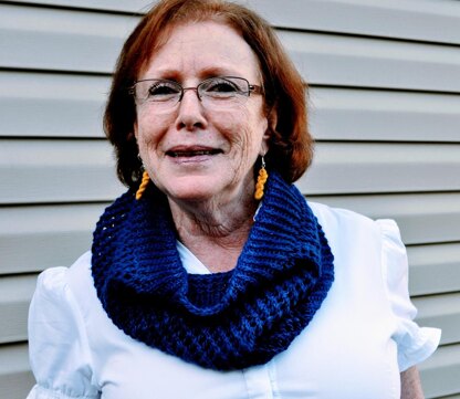 Eyelet Cowl