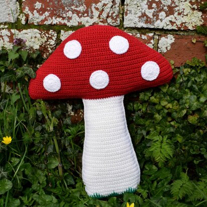 Tubby Toadstool (crochet pattern)