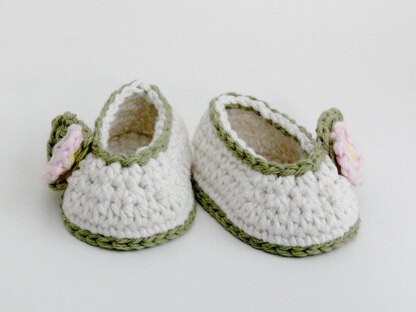 Baby Girl's Bonnet and Slippers