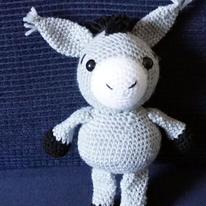 Amigurumi Häkelanleitung für Esel Elena