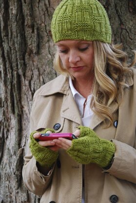 Wavy Gravy Woman Set; Hat, Fingerless Mittens and Cowl