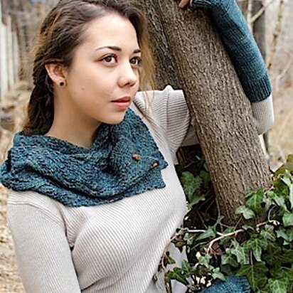Bettina Cowl and Mitts