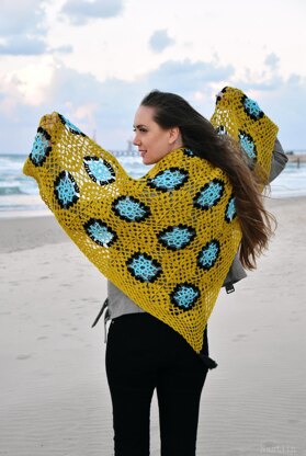 Saga crochet shawl with tassels