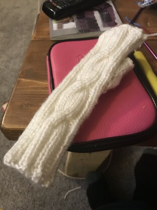 Cable knit gloves