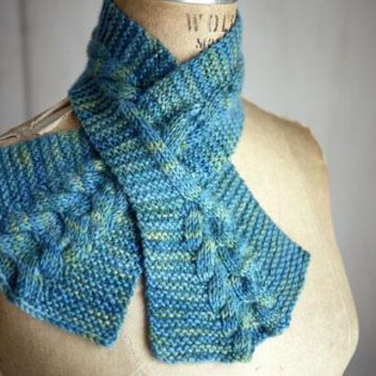 Cabled Keyhole Scarf - knitting pattern