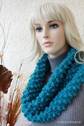 Chunky Crochet Boucle Cowl Scarf