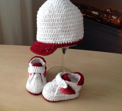 Sporty Baby Bootie & Hat Set N 232