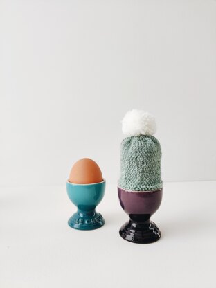 Betty: the simple bobble egg cosy