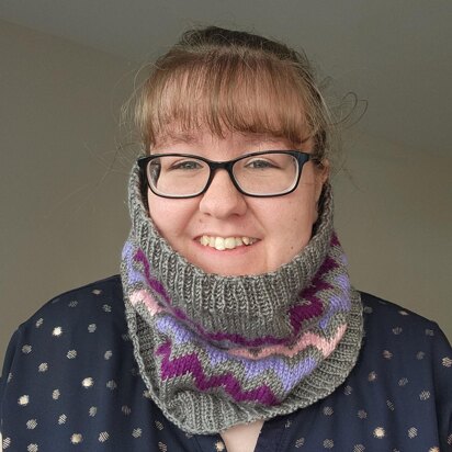 Contrast Chevron Cowl