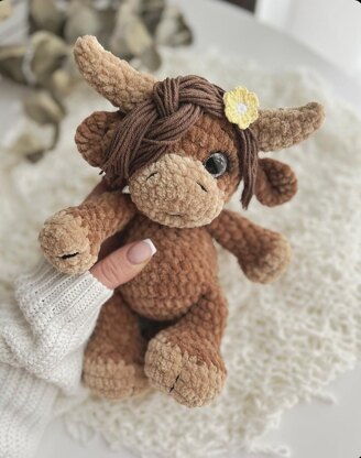 Plush highland cow toy