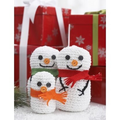 Snowman Family in Bernat Handicrafter Holidays - 472 - Downloadable PDF