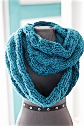 Lynne Marie Cabled Cowl