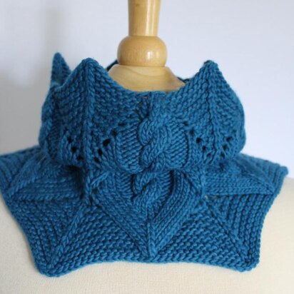 Courtly Cowl