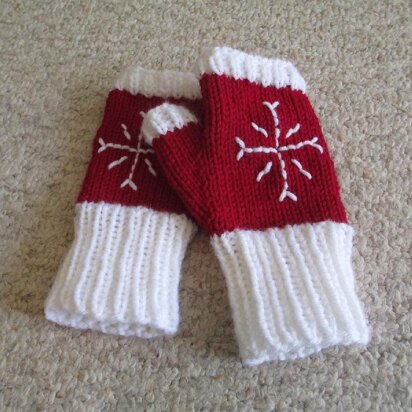 Mrs. Claus's Mitts - knitting pattern