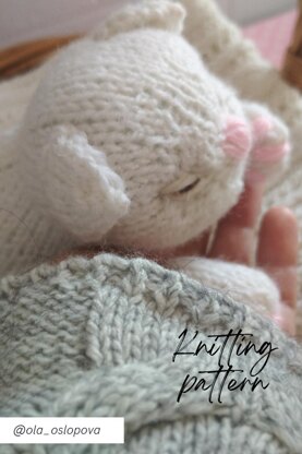 White sleeping kitten knitting pattern