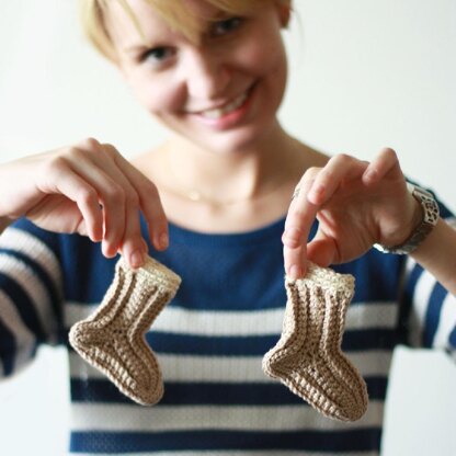 Crochet Yoga Socks in Plymouth Yarn Sakkie - F643