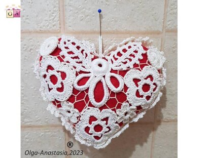 Pillow for needles heart with Irish lace