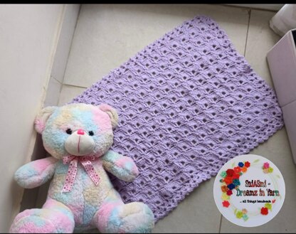 Cornered by Shells Cradle Blanket