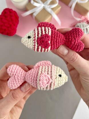 Crochet fish with heart tail Amigurumi pattern keyring Bag charm keychain Car mirror hanging decor Valentine crochet pattern