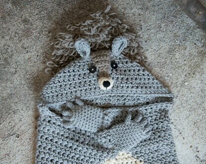 Hooded Woodland Squirrel Blanket