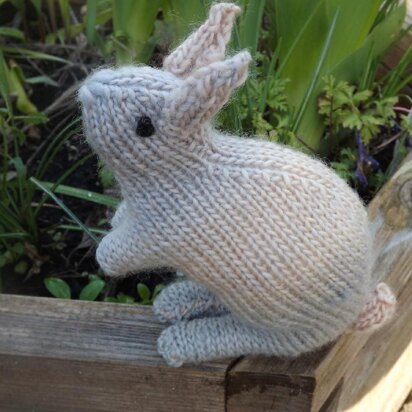 Elsa the Rabbit - knitting pattern