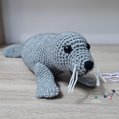 Sandy the Seal - US Terminology - Amigurumi