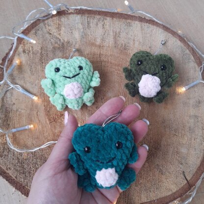 Mini Froggy Plush by Knot Knitted