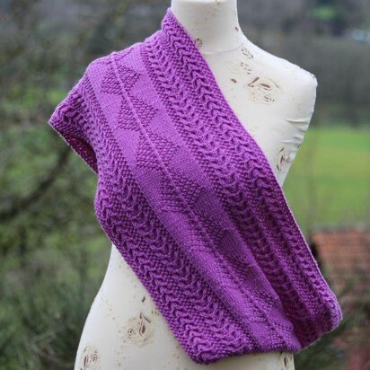 Neyera Cowl