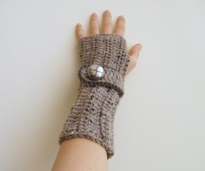 Fingerless mittens with button strap