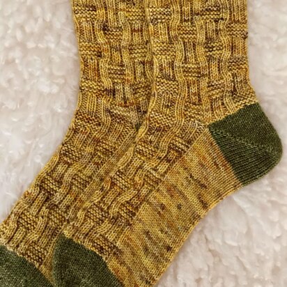 Rumple Socks - knitting pattern