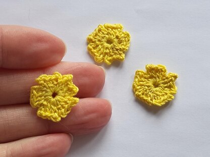 Small crochet flower