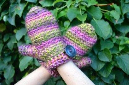 Mittens with a button