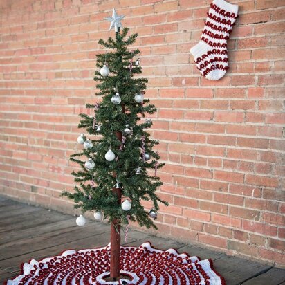 Loop the Loop Christmas Tree Skirt