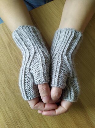 Leading Lines Mitts