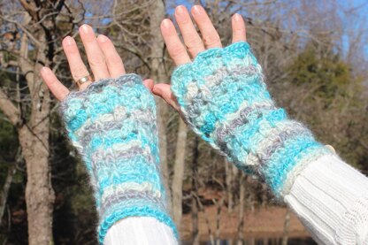 Shells Fingerless Gloves