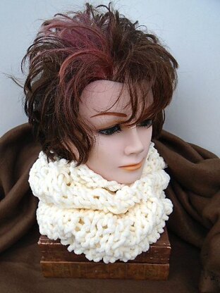 906 - Soft Bulky Cowl/Hood