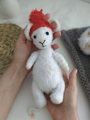 Free mouse Crochet pattern- Little Mouse Pete