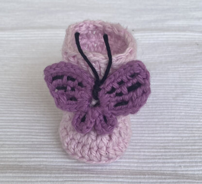 Crochet baby girl booties