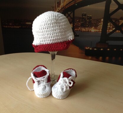 Sporty Baby Bootie & Hat Set N 232