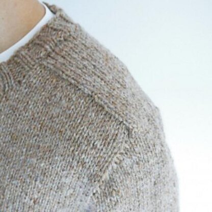 Top-down Seamless Men's Saddle Shoulder Sweater pattern by Kyoko