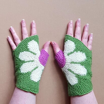 Blümchen Fingerless Gloves - knitting pattern