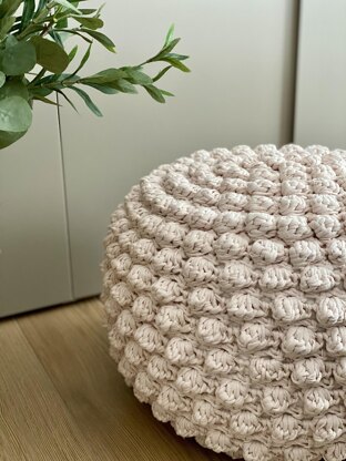 T-Shirt yarn Bobble Pouffe