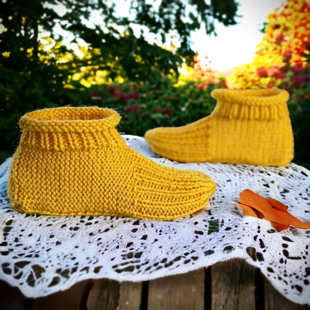 Granny Slippers with a Cuff Knitting pattern by Janis Frank