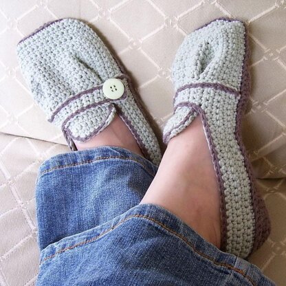 Ladies Sporty-Casual Crocheted Flats