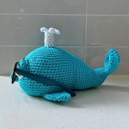 BLUE WHALE GLASSES HOLDER